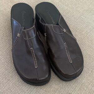 Women’s Leather Clogs in Dark Brown